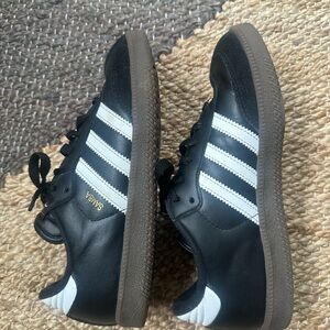 Adidas Sambas big kid size 5